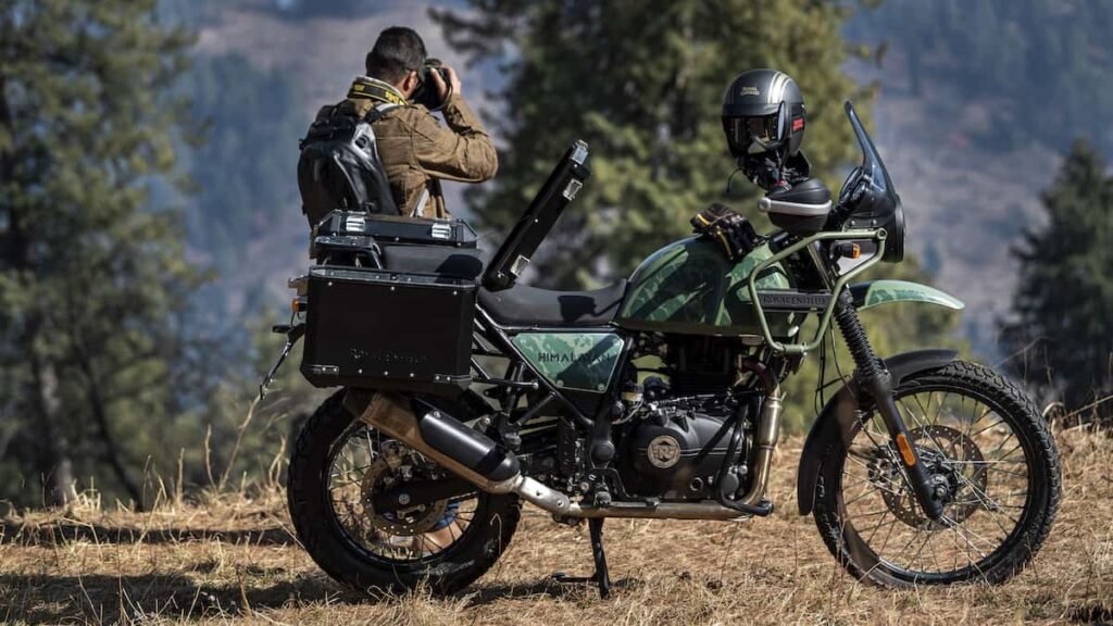 Diseñada para todos los caminos.
Incluso cuando no hay caminos.
La Himalayan de Royal Enfield es la motocicleta perfecta, es nuestra primera motocicleta doble propósito, construida para ser resistente, y adaptable a todo tipo de terreno, conserva una apariencia clásica y detalles originales que la hacen única. 